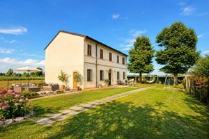 Villa di 550 m² con più di 5 locali e box auto a A
