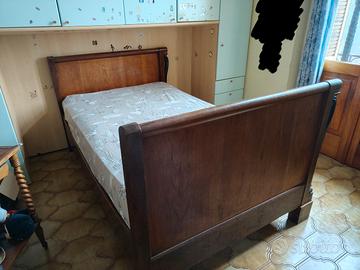 Letto a barchetta in noce