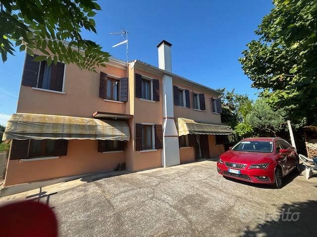 Rustico / Casale di 179 m² con più di 5 locali e b - Vista 2