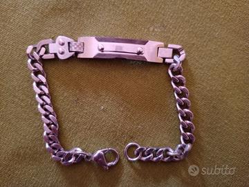 Braccialetto in acciaio.