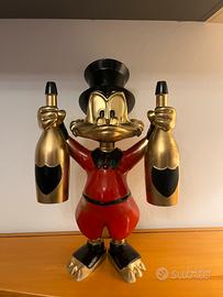 Statua di Zio Paperone in stile classico