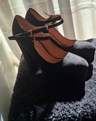 scarpe con tacco di velluto