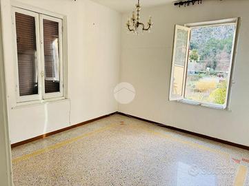 5 LOCALI A CASARZA LIGURE