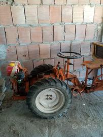 Trattore con carretto e fresa 