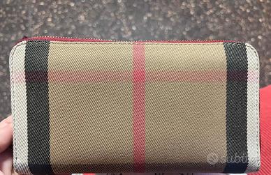 portafoglio burberry 250.00