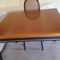 Tavolo da pranzo con sedie