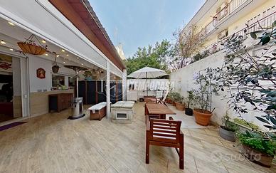 RIFINITA SOLUZIONE INDIPENDENTE CON GIARDINO E SPA