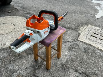 Tagliasiepi Stihl a batteria