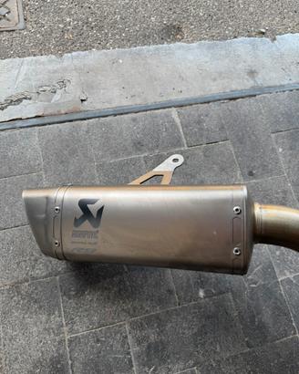 SISTEMA DI SCARICO R9 FULL AKRAPOVIČ