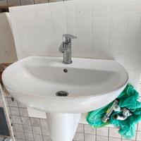 Lavandino a muro completo