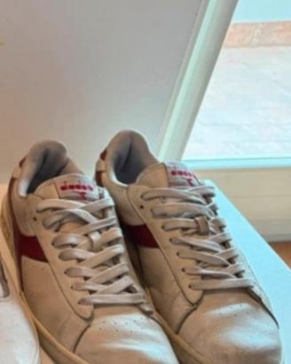 Sneaker bianca e rossa in pelle diadora