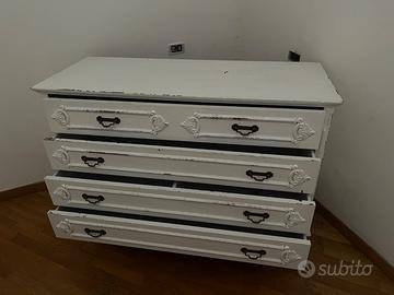 Comò shabby chic. Prezzo trattabile.