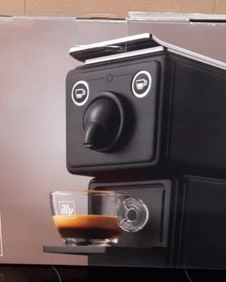 Macchina caffè Illy capsule mai usata