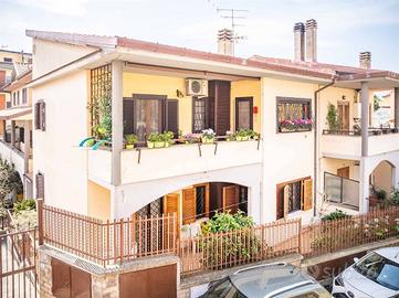 Appartamento di 130 m² con 4 locali a Colonna