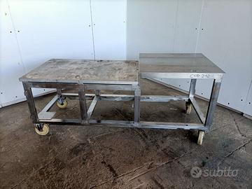 Banco in acciaio con le ruote