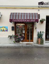 Attività / Licenza di 100 m² con 4 locali a Castro
