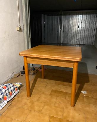 Tavolo quadrato apribile