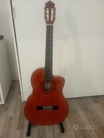 Chitarra classica amplificata