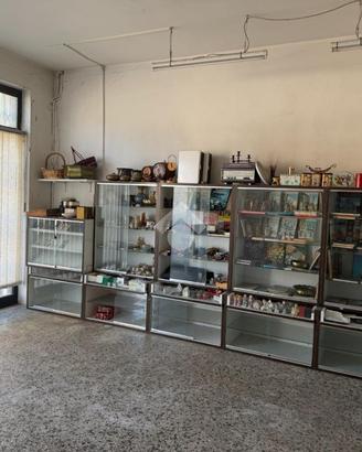 NEGOZIO A BREGANZE