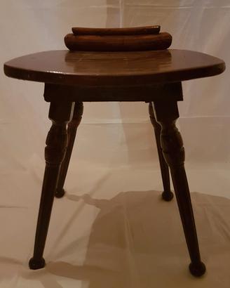 Sgabello artigianale in legno*