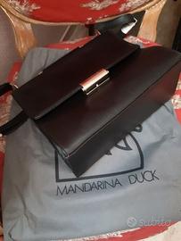 Borsa in pelle Mandarina Duck a mano o tracolla