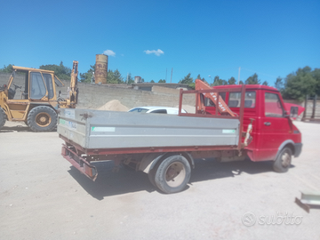 Iveco Daily 35 8 con gru cassa fissa