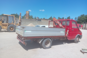 Iveco Daily 35 8 con gru cassa fissa