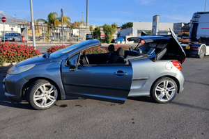 Auto gommata buona di motore tettuccio funzio