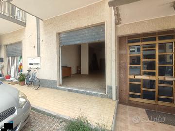 Locale deposito zona centrale Davoli M.na