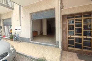 Locale deposito zona centrale Davoli M.na