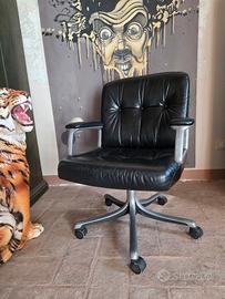 Poltrona girevole P126 Osvaldo Borsani per Tecno