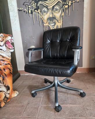 Poltrona girevole P126 Osvaldo Borsani per Tecno