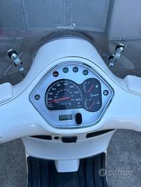 Vespa Piaggio GTS 300