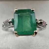 Anello in platino oro diamanti e smeraldo brasile