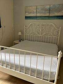 Letto in ferro, comodini, materasso matrimoniale e