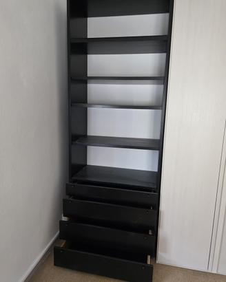 Libreria in legno massiccio con cassetti