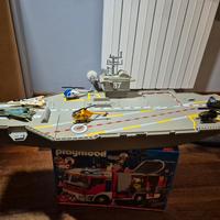 portaerei giocattolo con aerei