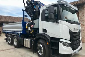 iveco xway 460 con gru pm 30.5