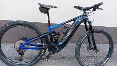 bici e bike elettrica Giant taglia S 