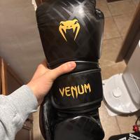 Guantoni venum