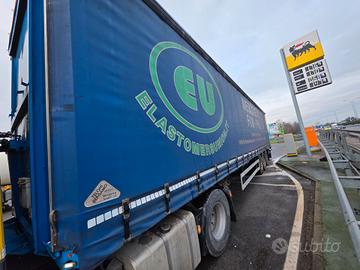 Semirimorchio centinato