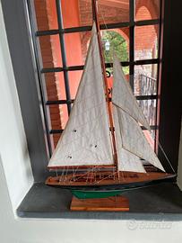 Modellino barca a vela