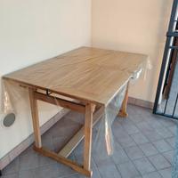 Tavolo con sedie in legno acacia 