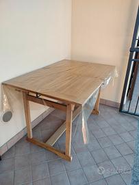 Tavolo con sedie in legno acacia 