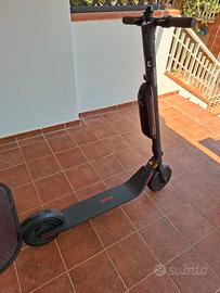 Monopattino elettrico Segway con doppia batteria