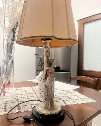 Lampada vintage Art Noveau con figura femminile
