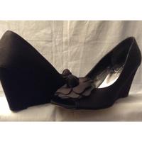 Scarpe in raso con zeppa