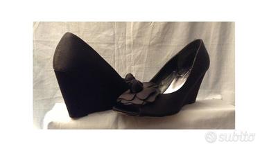 Scarpe in raso con zeppa