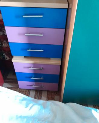 2 letti x bambini compreso di doghe e 2 comodini 