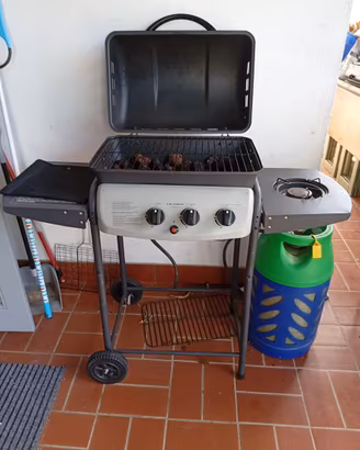 Barbecue a gas con Pietra Lavica Ompagrill